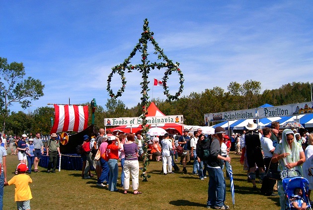 Những lễ hội truyền thống tại đất nước lá phong đỏ
